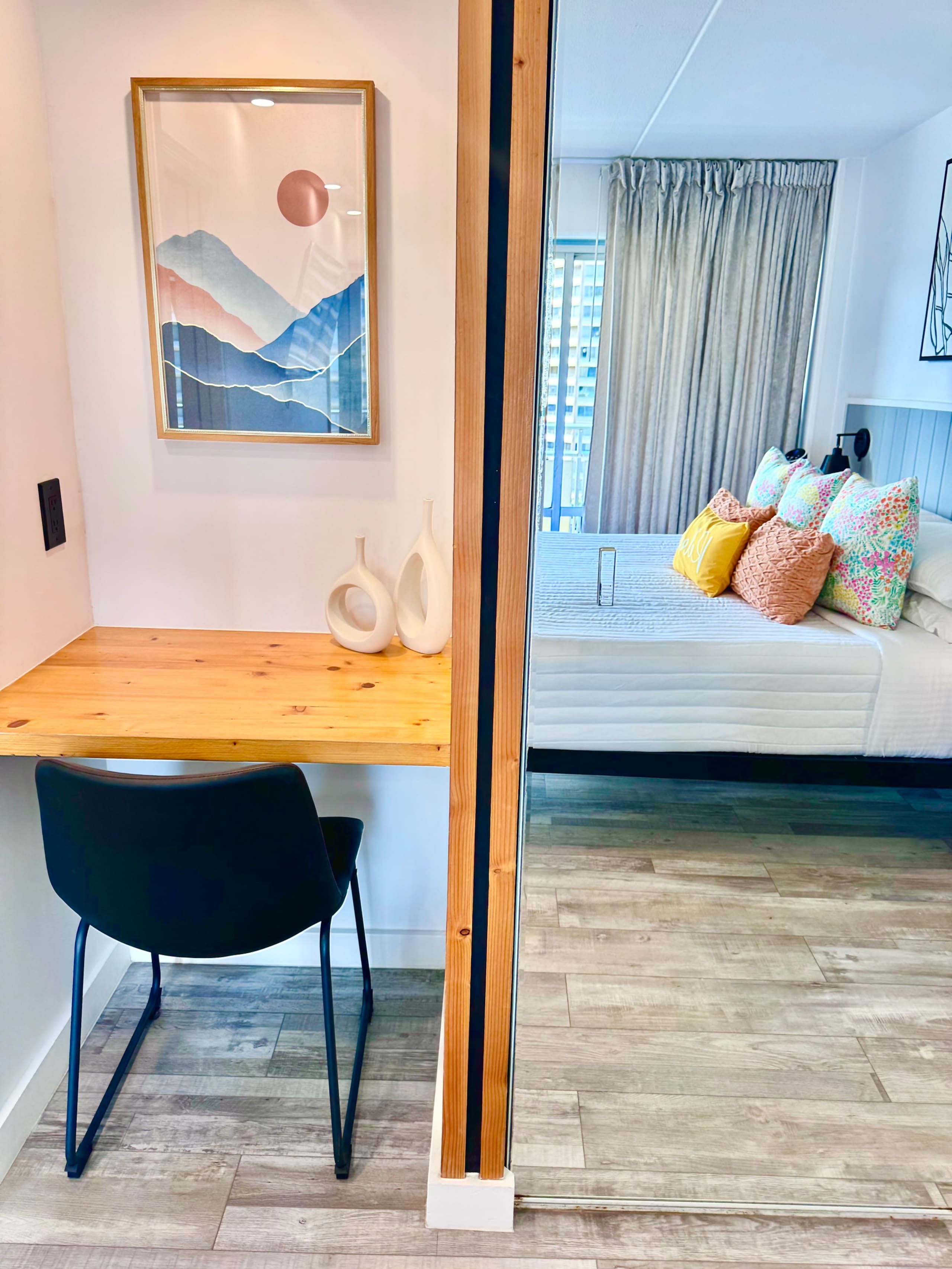 Beachfront condo in Waikiki - Image 7