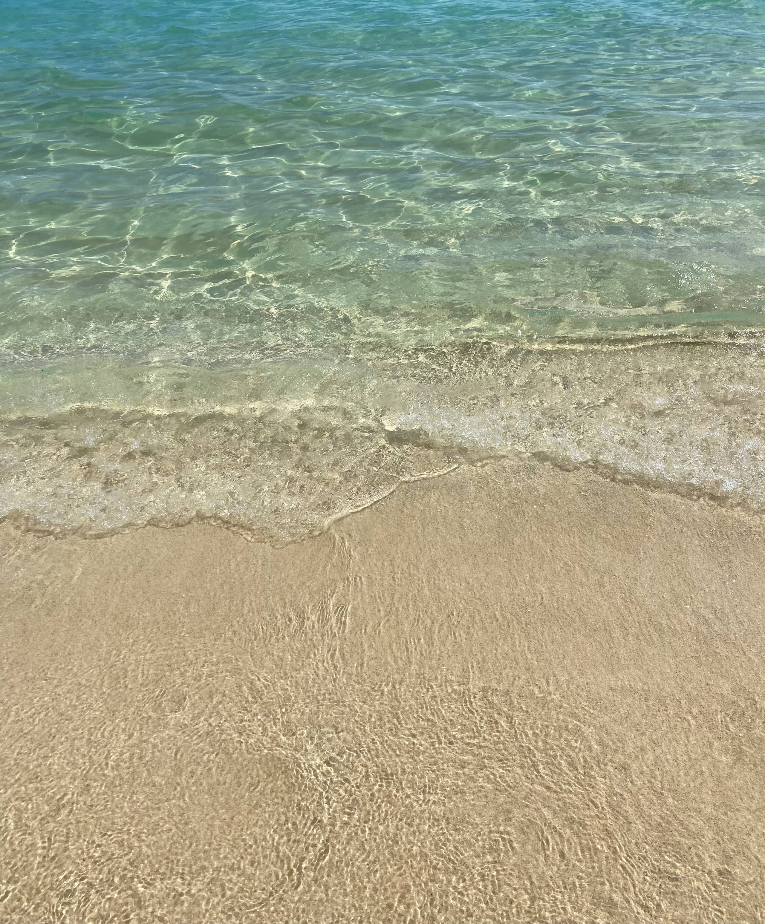 Beachfront condo in Waikiki - Image 15