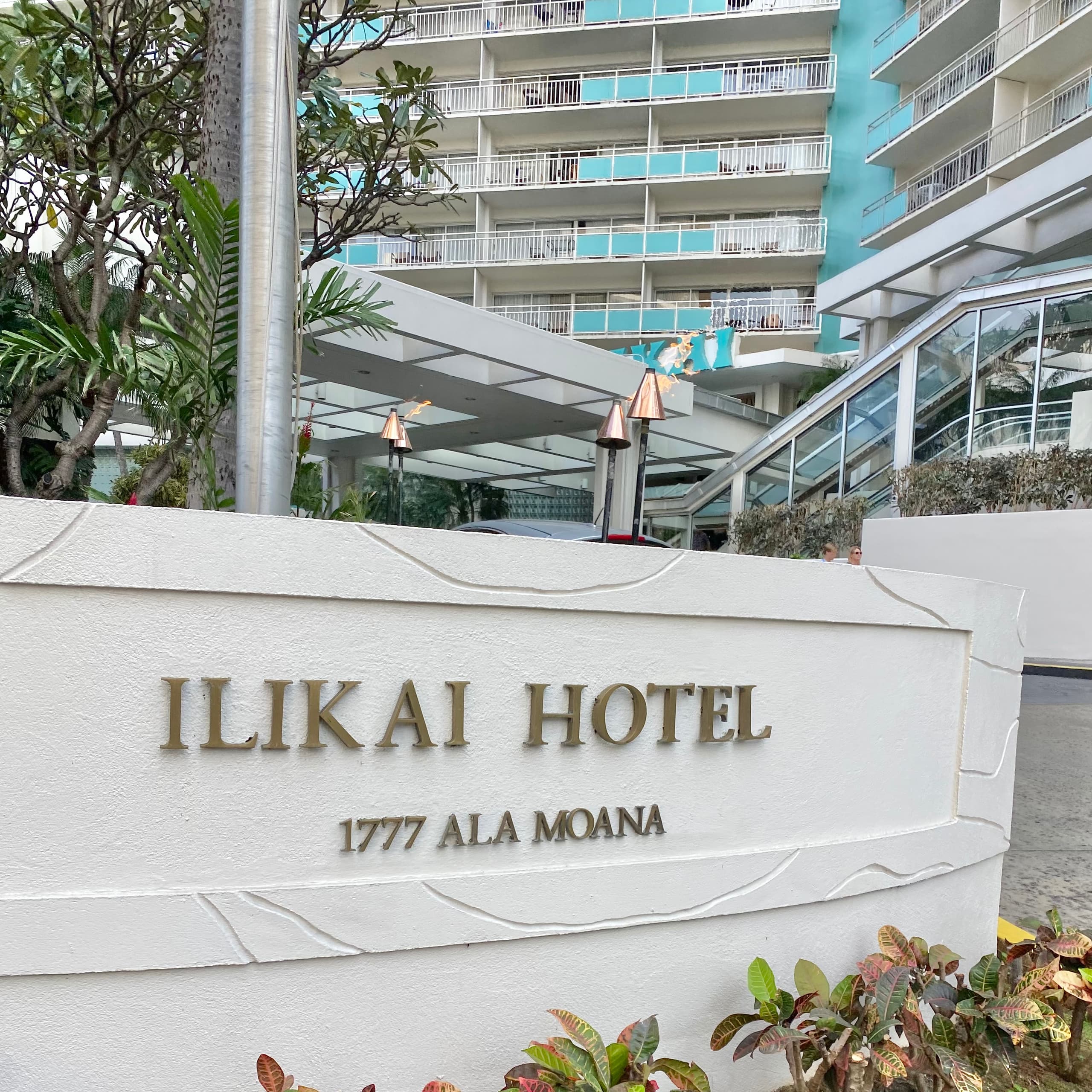 Beachfront condo in Waikiki - Image 12
