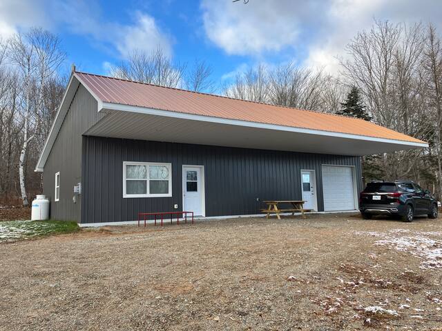 Family friendly, trail access,fire pit games room gallery image 2