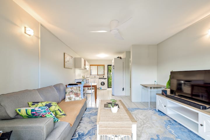 Spacious 2 Bedroom Holiday Apartment In The City. - Cairns