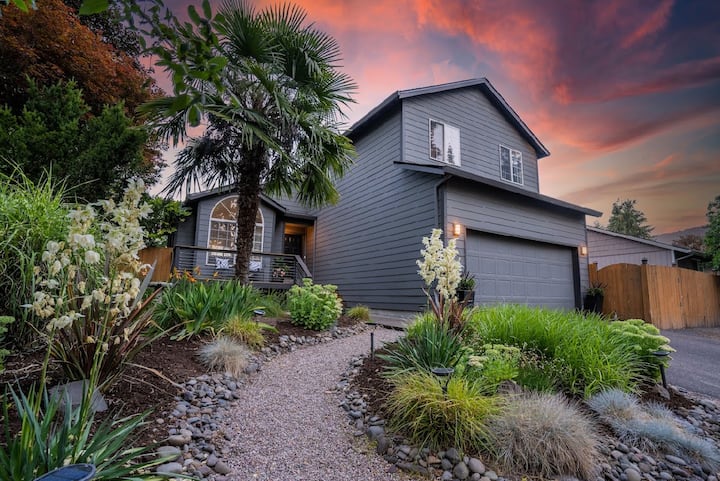 Modern home w/Hot Tub! In small town