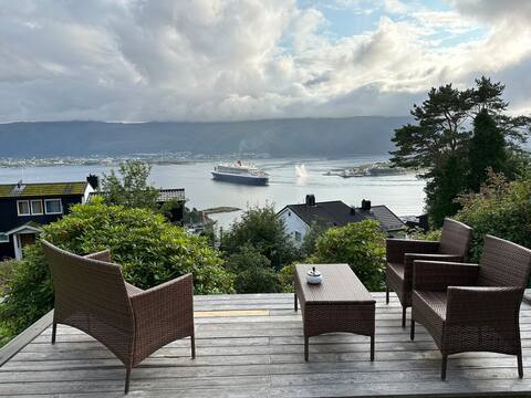 Great place with view on the mountains and fjord