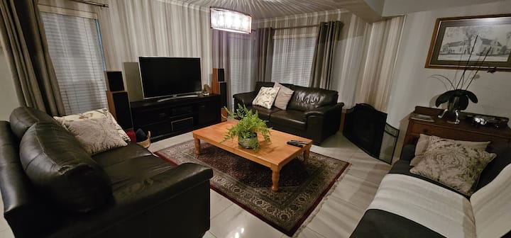 Home Away From Home In Beautiful
Bloubergstrand - Parklands