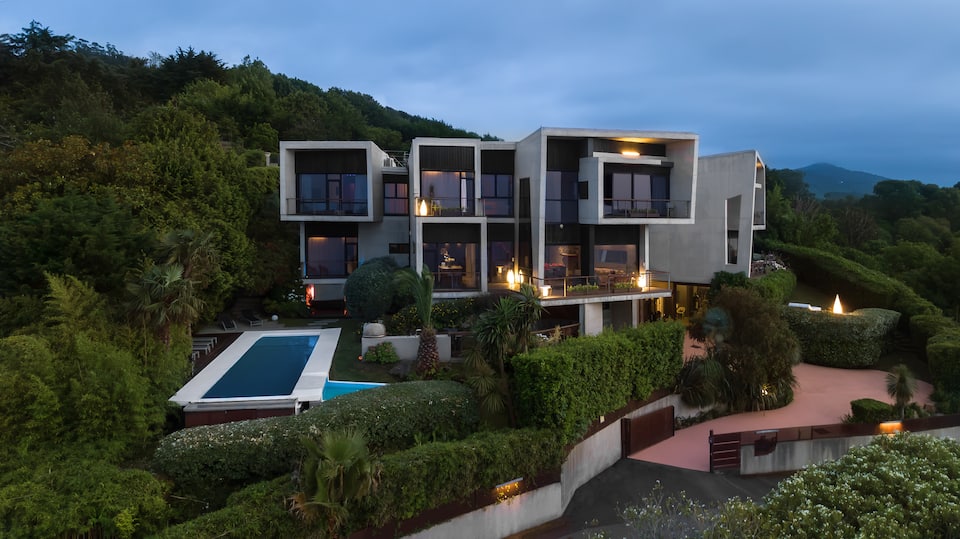 A cliffside design villa on Monte Igueldo, San Sebastián, Basque Country, Spain, photo 8 of 10