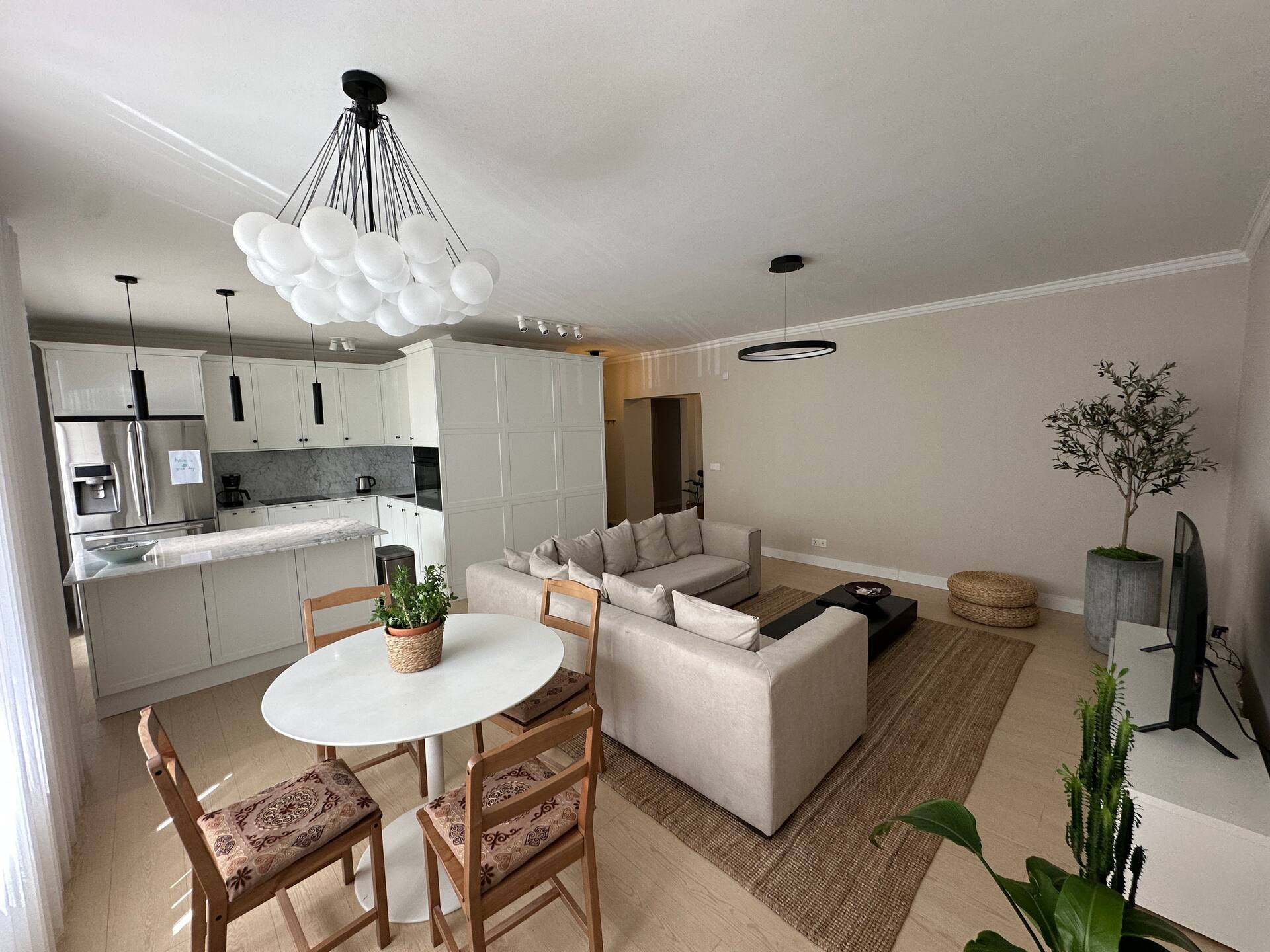 Clean 3 bedroom apartment in the city center