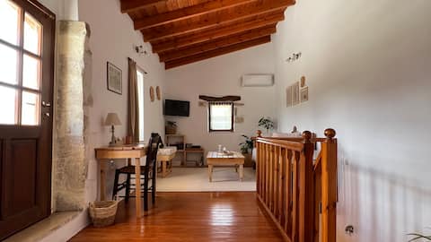 Popular Airbnb listing: Ellie's Natural Home in Περιφερειακή Ενότητα Ρεθύμνης