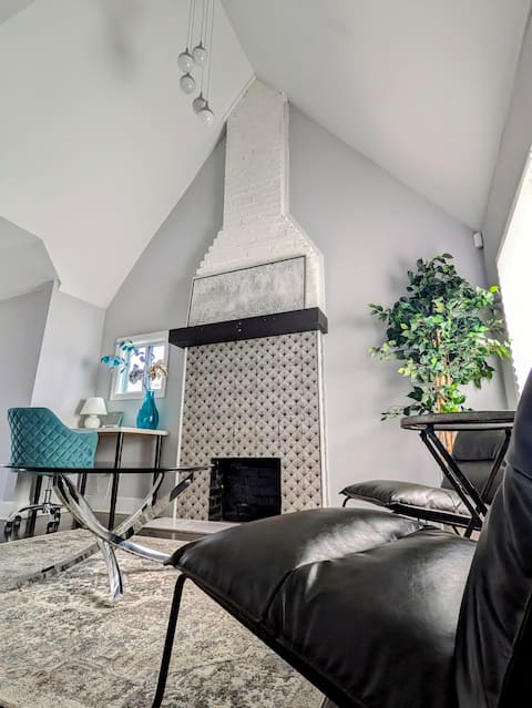 Popular Airbnb listing: Cozy & Quiet Urban Oasis with new amenities in Lakewood Heights