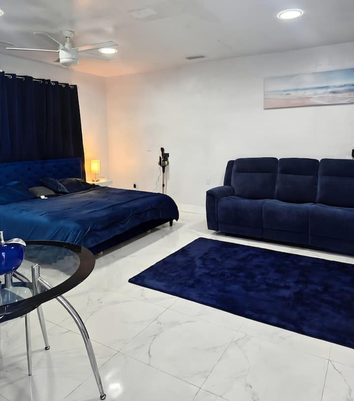 Luxury Suite W/patio Near Wynwood & Downtown Miami - Hialeah, FL