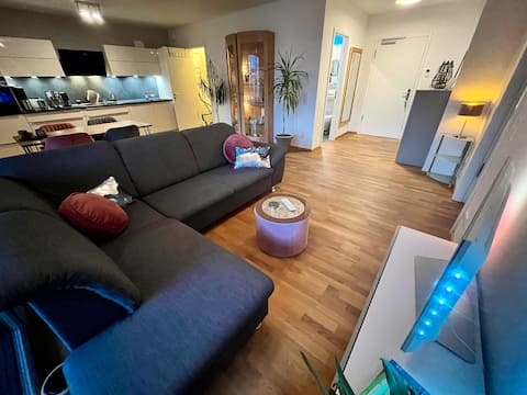 Successful Airbnb property: Business apartment with water view + terrace in Hafen
