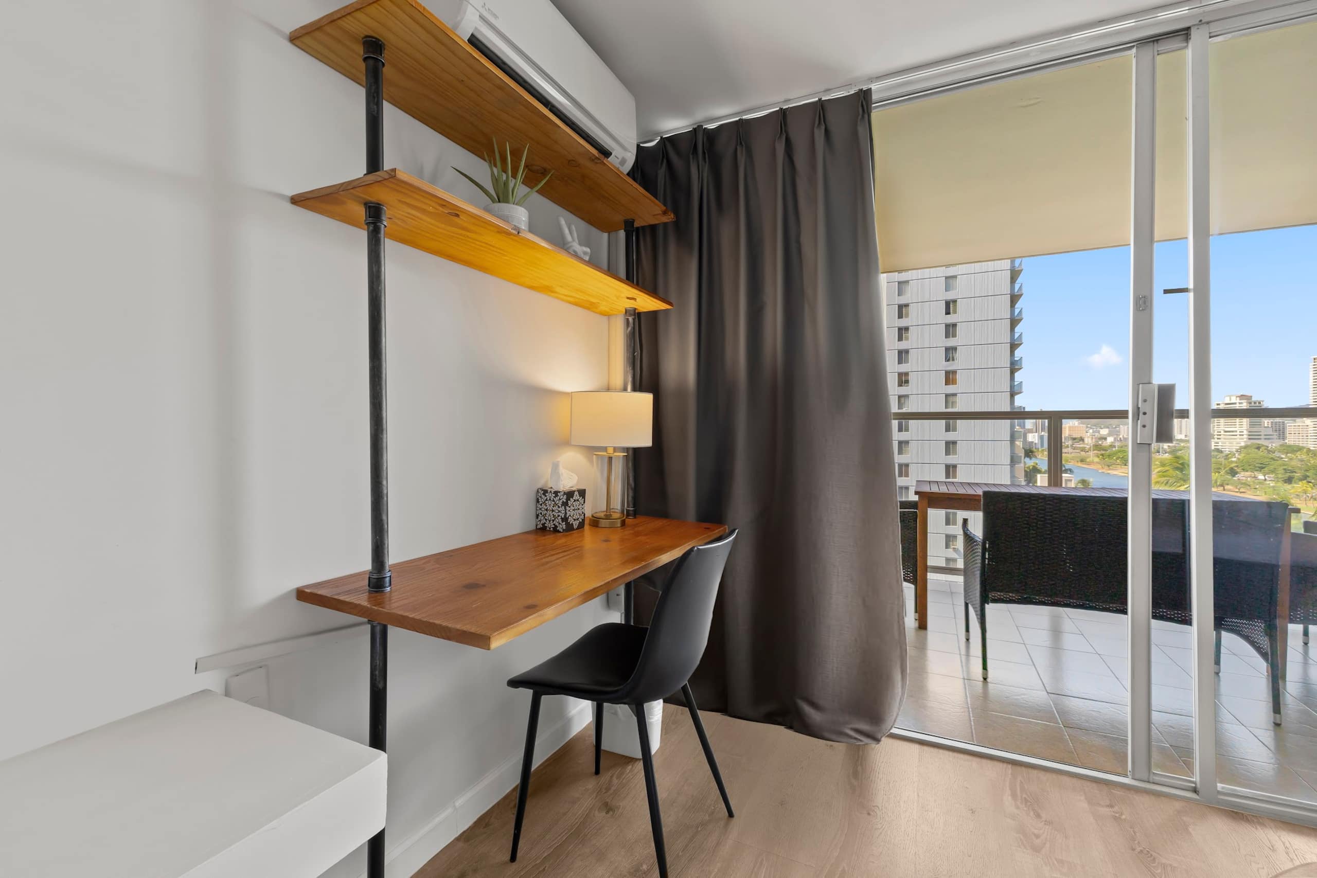 Condo in Honolulu · ★4.86 · Studio · 2 beds · 1 private bath - Image 12
