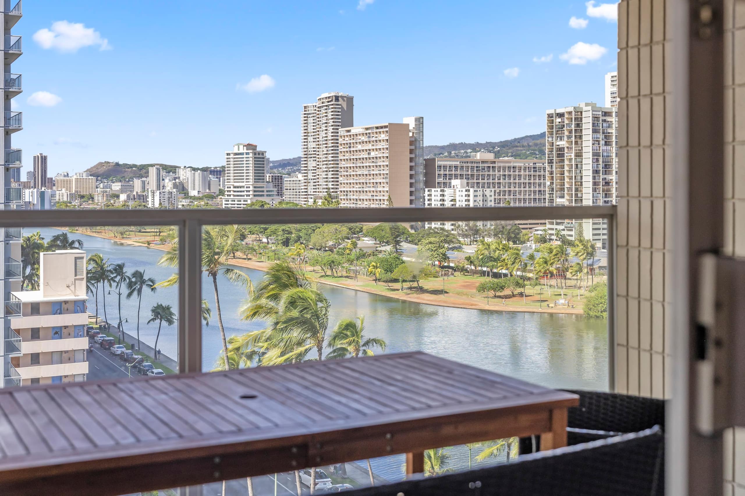 Condo in Honolulu · ★4.86 · Studio · 2 beds · 1 private bath - Image 28