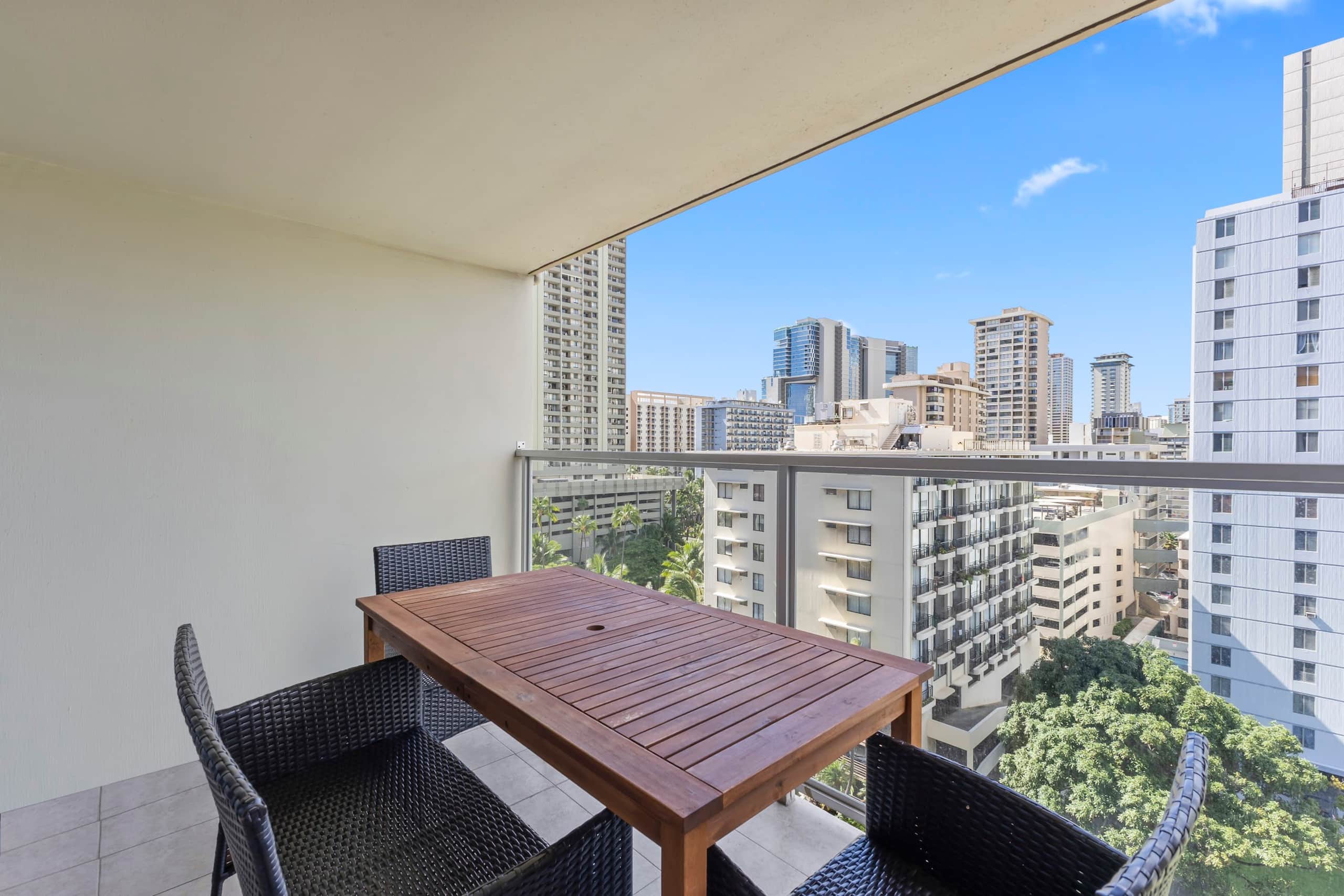Condo in Honolulu · ★4.86 · Studio · 2 beds · 1 private bath - Image 31