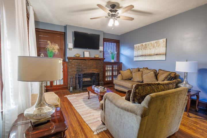 Spacious Traditional Style Home With Modern Décor. - Chattanooga, TN
