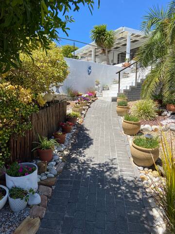 Twin Palms, panoramic ocean & mountain views gallery image 4