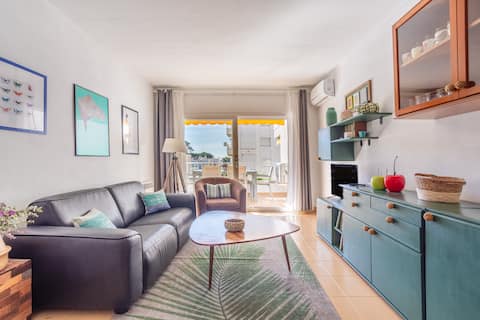 Top Airbnb: Aparment near the beach parking lot included in Lloret De Mar