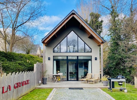 Arty loft 800 meters from the beach with jacuzzi