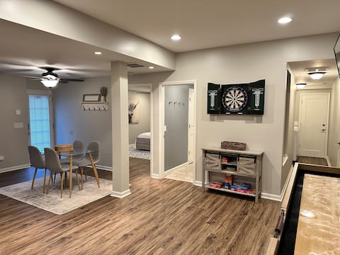 Top performing Airbnb: Huge Backyard w/ Games! 15-20 Min to Downtown in Southeast