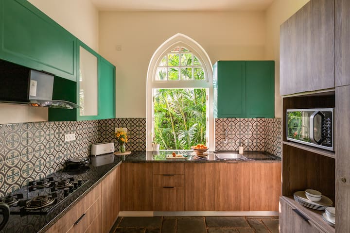 Kitchenette image 2