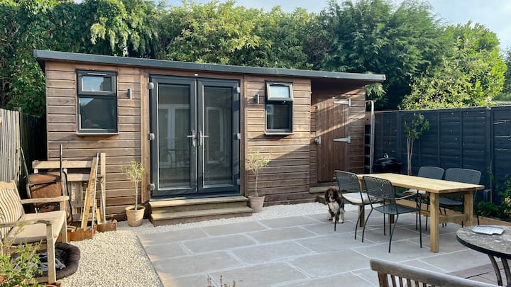 Cosy Garden Cabin Near Goodwood For 2 People. - South Downs