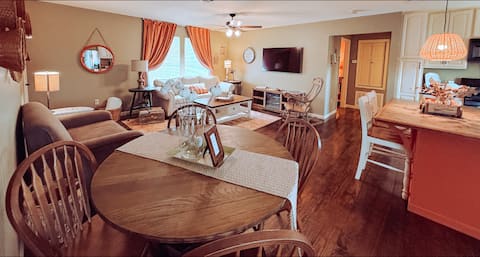 Bayou Cottage
Quiet Bayou living
Central location