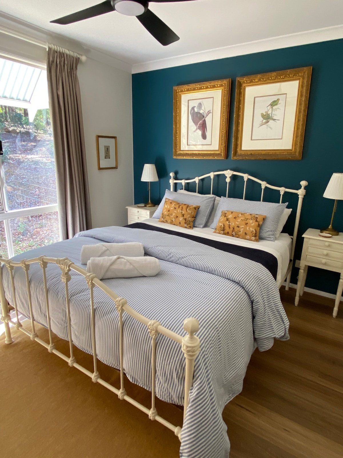 Main bedroom with queen size bed