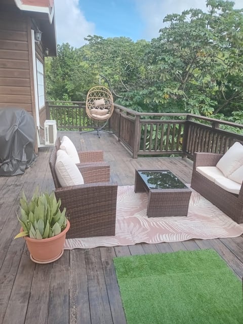 Stunning Escape W/ Pool & Jacuzzi Near/ Rdney Bay