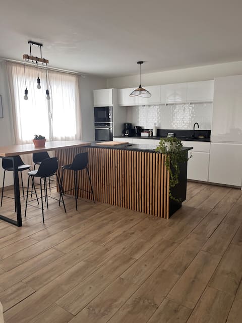 Cozy home near hiking trails