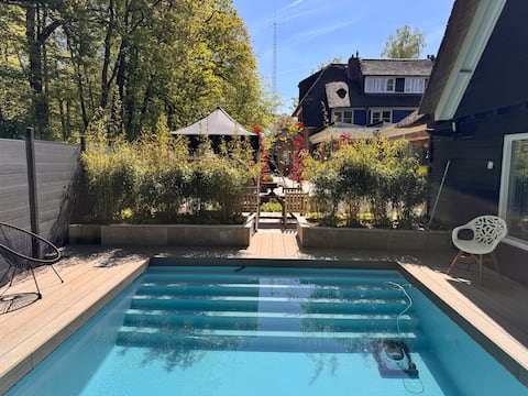 Luxury Villa with Swimming Pond