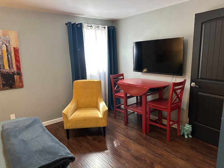 Dustin’s Lower Level Heights/metra/airport Studio - Billings, MT