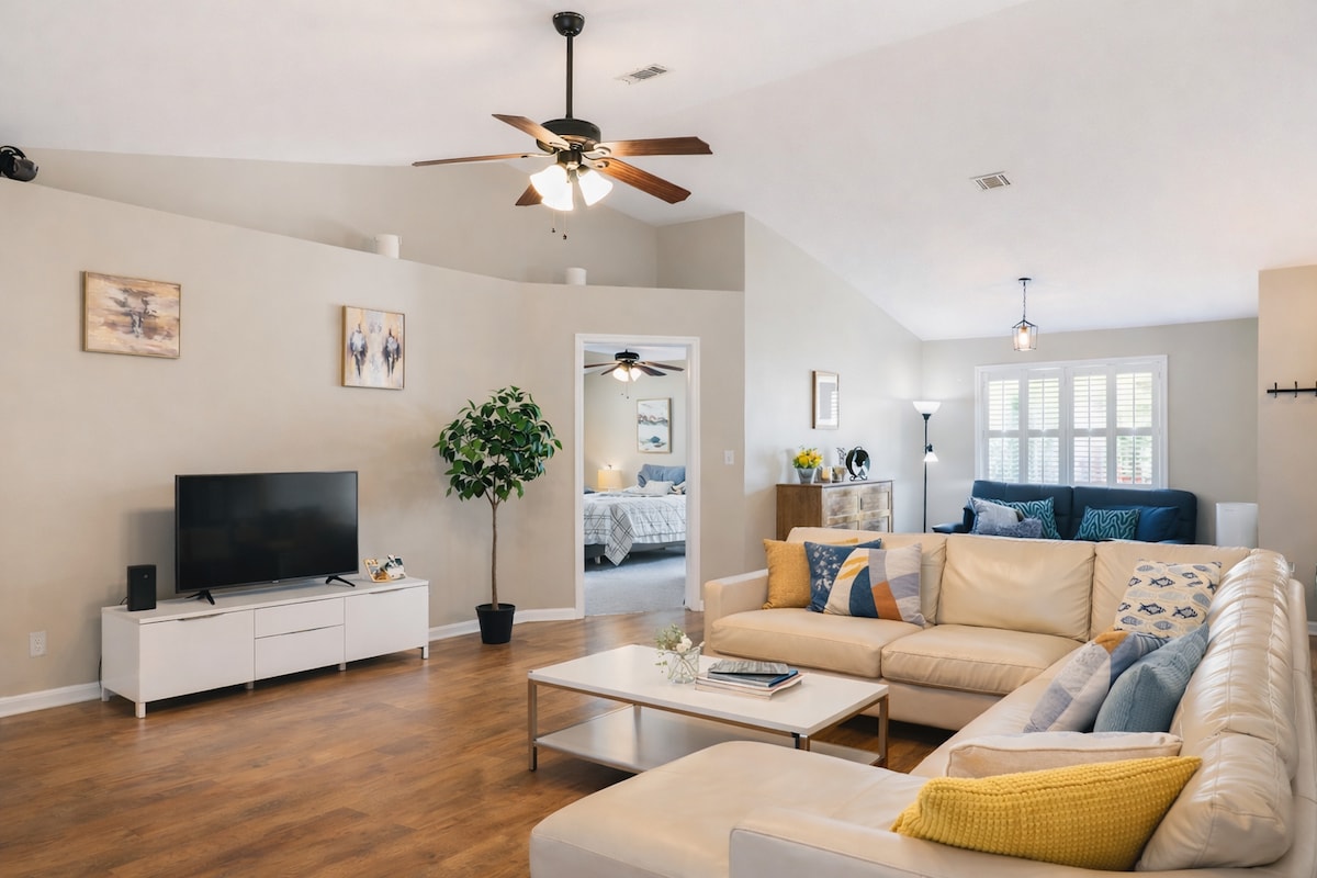 Top performing Airbnb: Private Heated Pool, 10 Min to Navarre Beach in Navarre