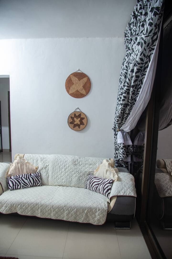 Lovely Room2 W/ Kitchenette, Pool 5mins To A/port - Gaborone