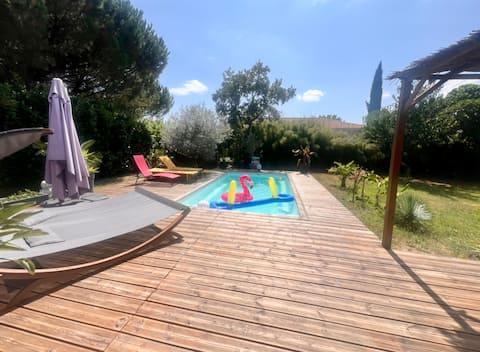 Cozy house with pool near Bordeaux