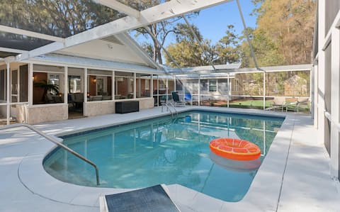 Kendall Cottage~ Private Pool~ New Renovations
