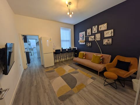 High-speed Wi-Fi | 6 Ensuite | Dedicated Workspace