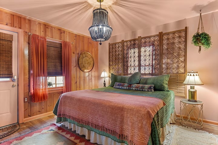 Designed with comfort in mind, this serene king suite is the perfect place to recharge after a day of kayaking, beach adventures, or sunset cocktails by the creek.