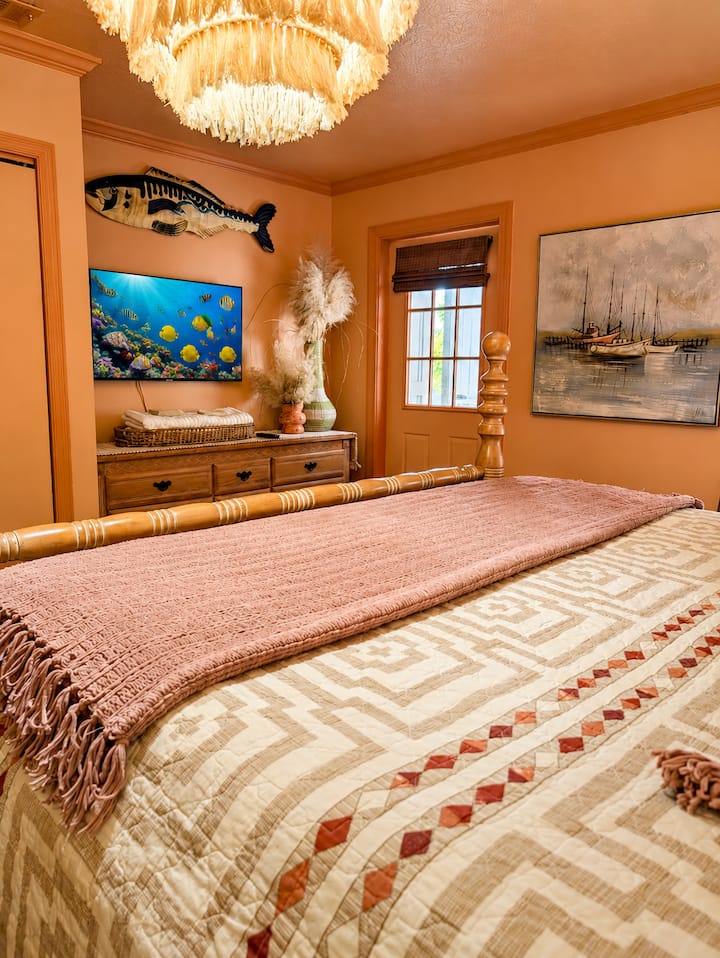 King bedroom with access to open air back porch & the backyard. Has smart TV, closet & dresser