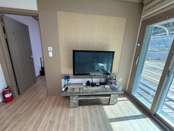 270평 독채펜션 계곡 오어사 등산 둘레길 피톤치드 힐링 산림욕 넓은마당 캠핑 바베큐 가능 - 오천읍