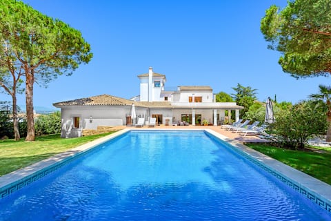 Luxury Villa: Pool, Garden, Mountain & Ocean Views