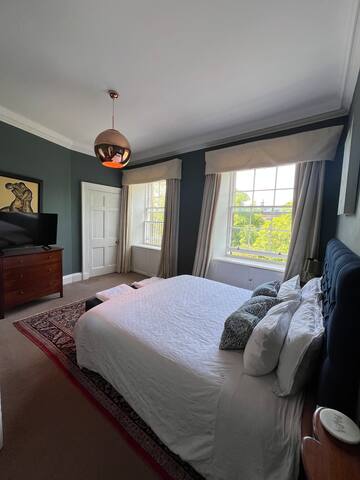 Lovely 3 bedroom apartment in Edinburgh’s West End gallery image 5