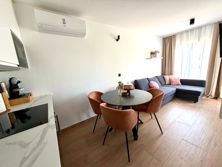 Sunsetap/villalamarea-com/150msea/pool/hottub/bbq - Zadar