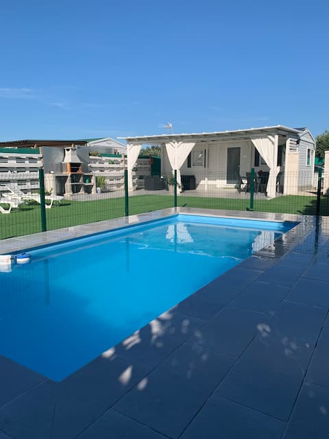 Accommodation 3 minutes from the beach. No groups.