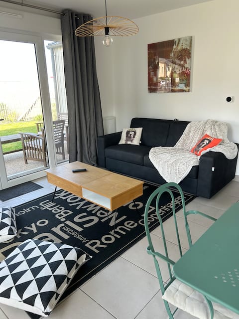 Top performing Airbnb: Charming apartment on the seafront in Langrune Sur Mer
