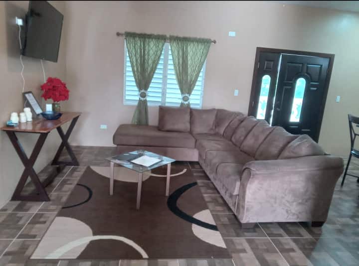 Spacious Family Friendly Home! - Belmopan