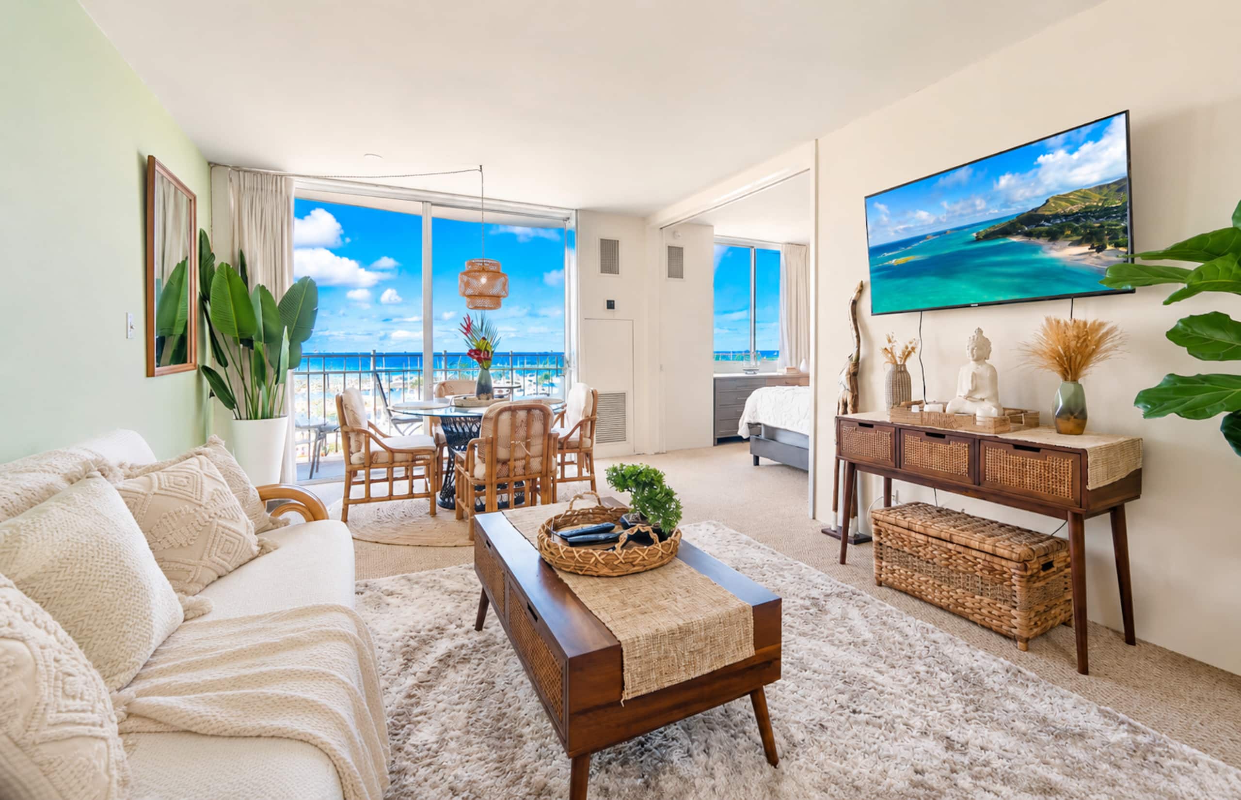 Condo in Honolulu · ★4.98 · 1 bedroom · 2 beds · 1 private bath - Image 3