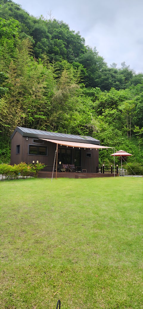 Emotional Camping [Wheeled House] Private Single-family Pension Lawn Garden's Healing Accommodation 
