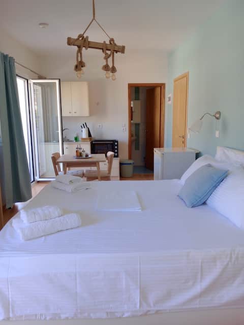 Cozy studio close to the sea in Methana