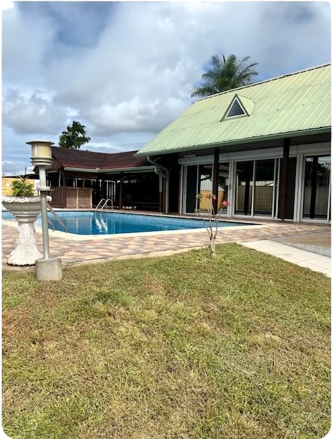 Spacious villa with swimming pool and garden in Kourou
