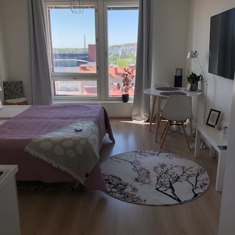 Top Airbnb: Top floor apartment next to Nokia Arena in Ratina