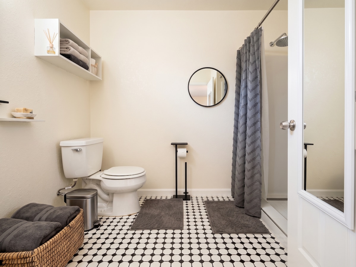 King, Heart of East Austin, Walkable, Home Office
